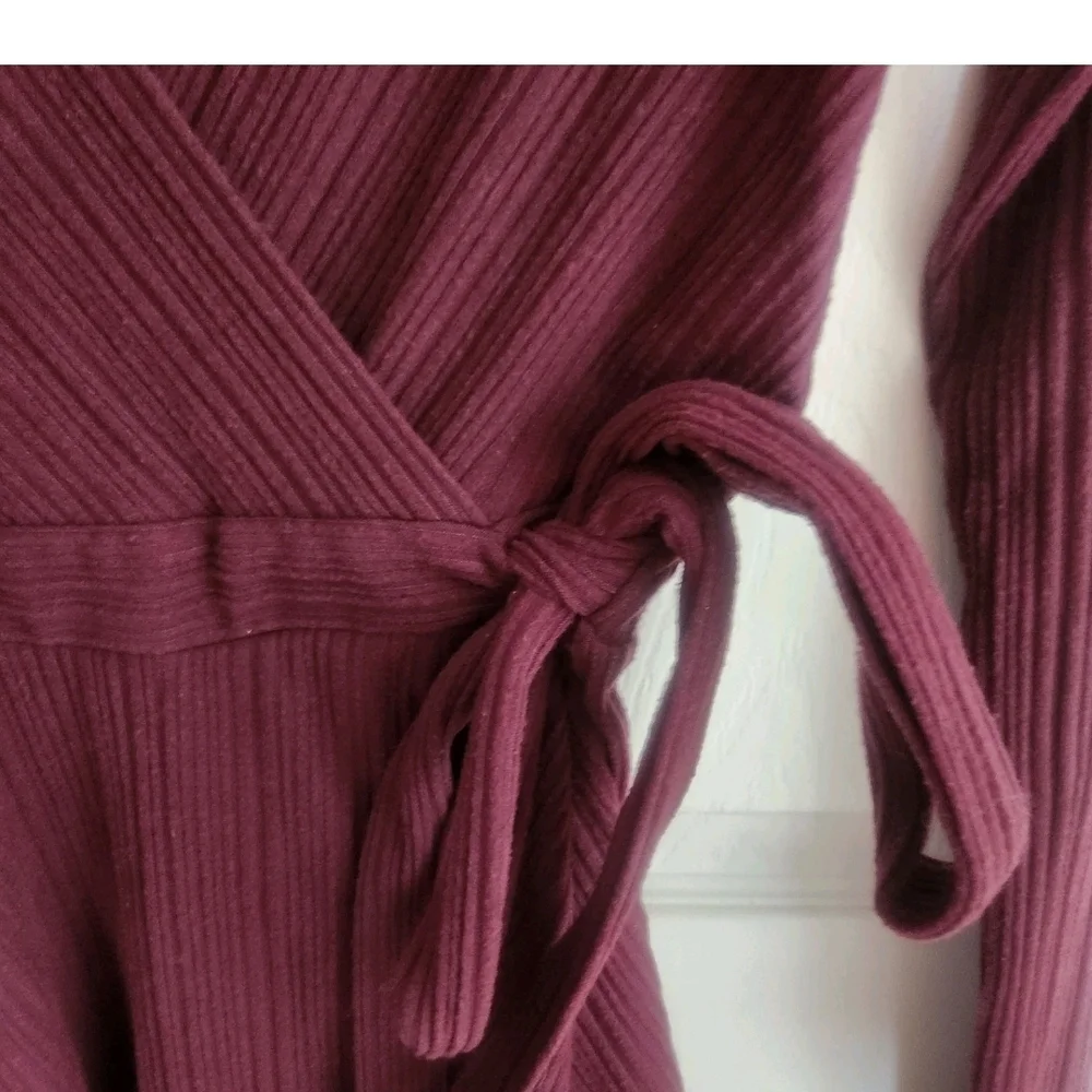 Urban Outfitters Brielle Cozy‎ Wrap Romper Size Small Burgundy Ribbed Tie Waist